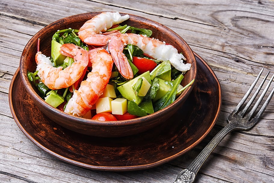 salad with shrimp tomatoes and avocado